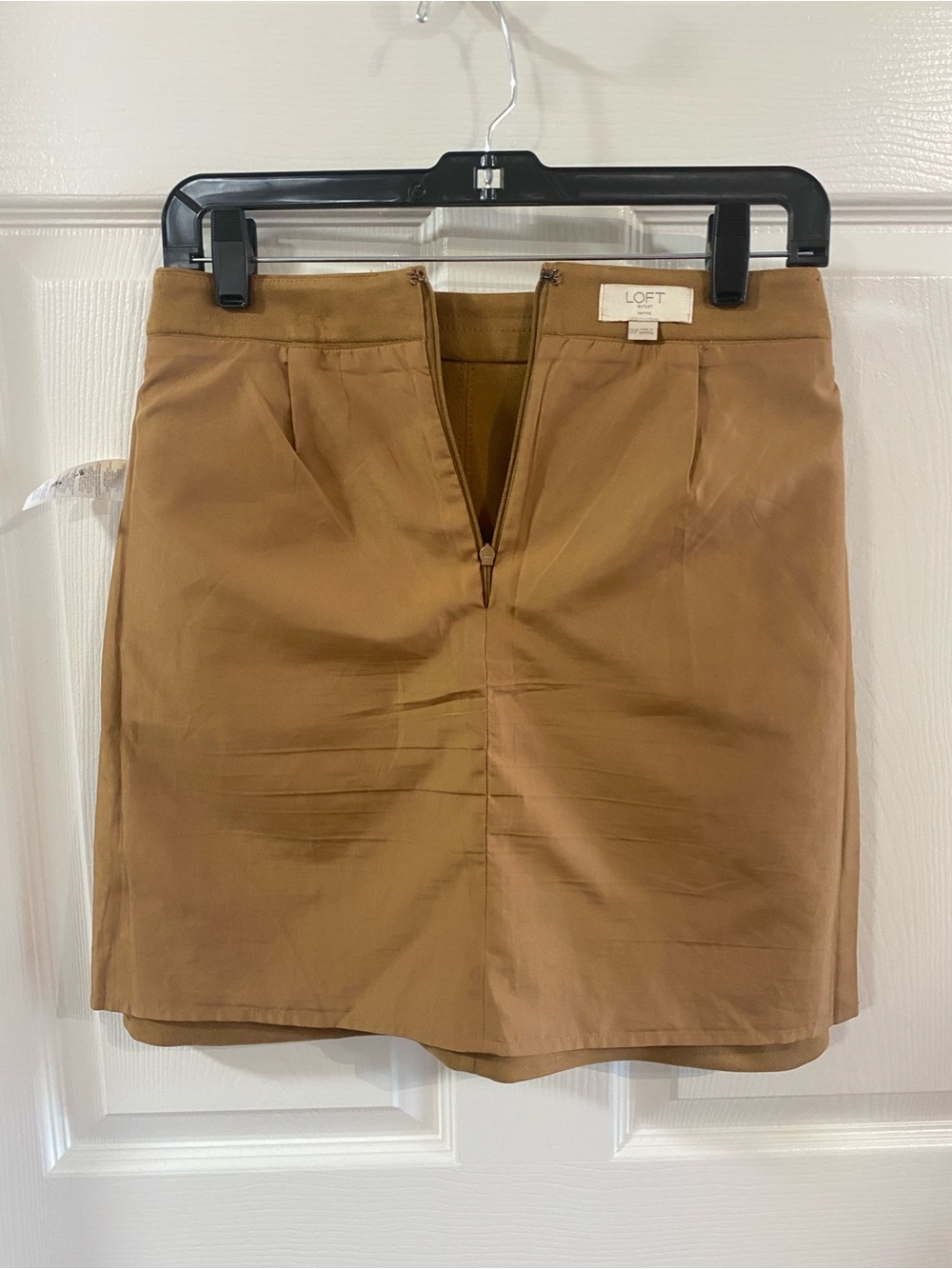 NWOT LOFT WMNS 00P Camel Suede Mini Skirt Fully Lined w/ Gold Zip Pockets - Picture 8 of 8